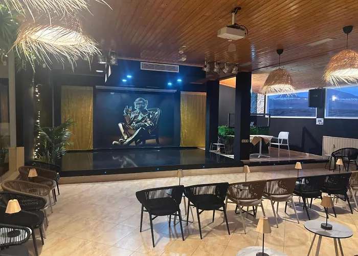 Pocillos Playa, Solo Adultos بويرتو ذيل كارمين